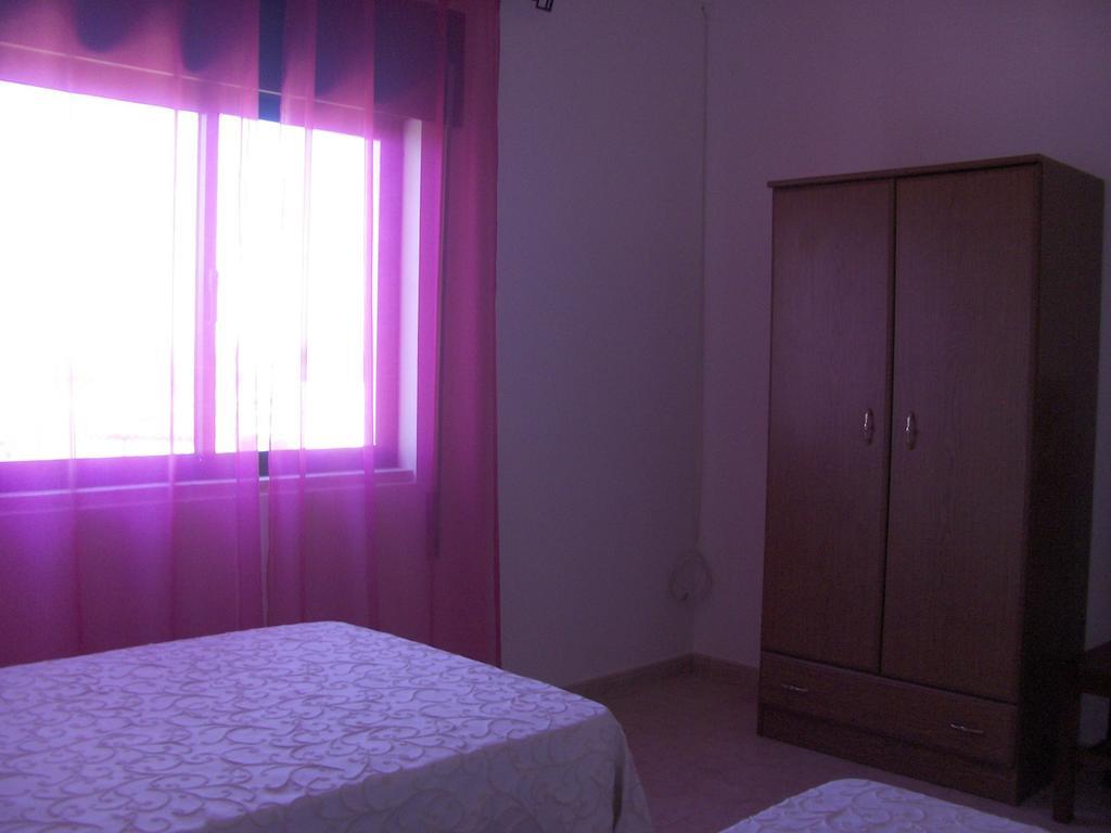 Villa Vivenda Palheiras Roncão Habitación foto